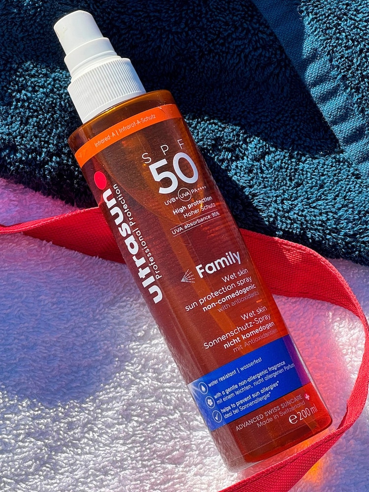 Ultrasun Family Wet Skin Spray SPF50 200ml - Image 2 of 2