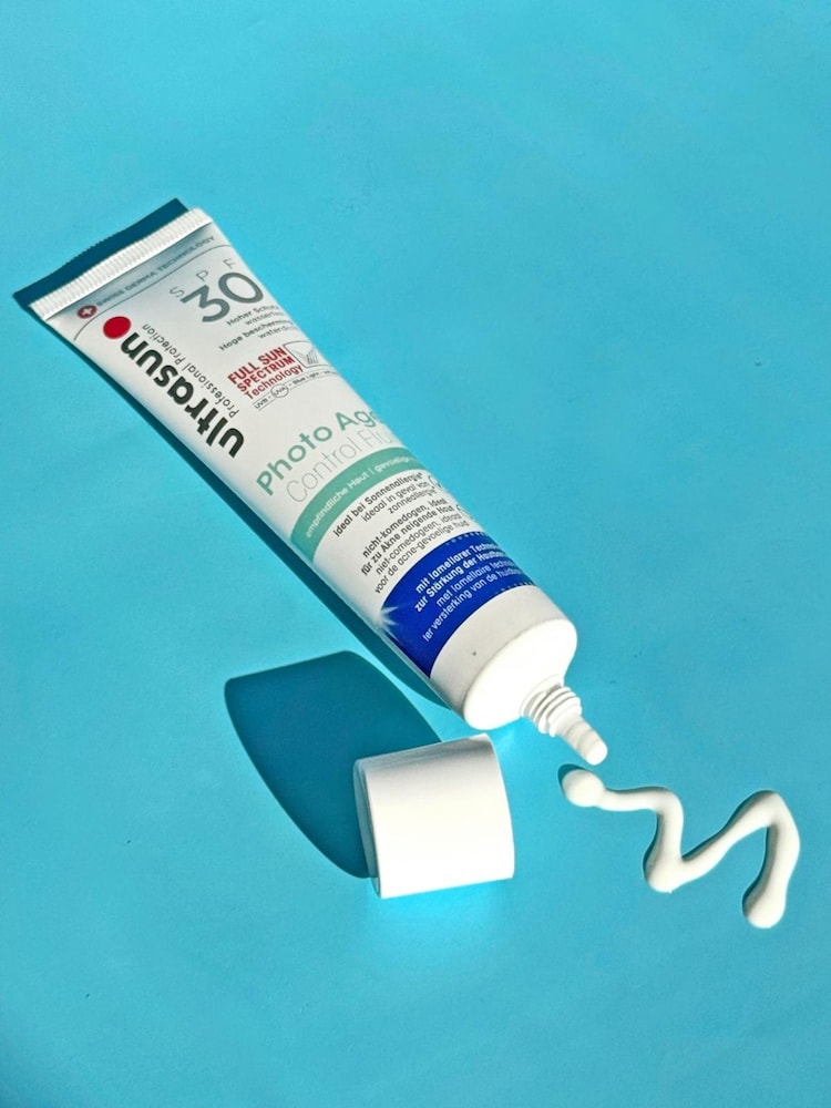 Ultrasun Photo Age Control Fluid SPF30 40ml - Image 3 of 3