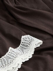 روب من خام المودال من Laura Ashley - صورة 6 من 8