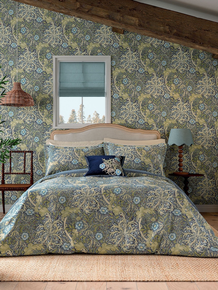 Morris & Co Cobalt Thyme Morris 100% Cotton Seaweed Duvet Cover and Pillowcase Set - Image 1 of 5