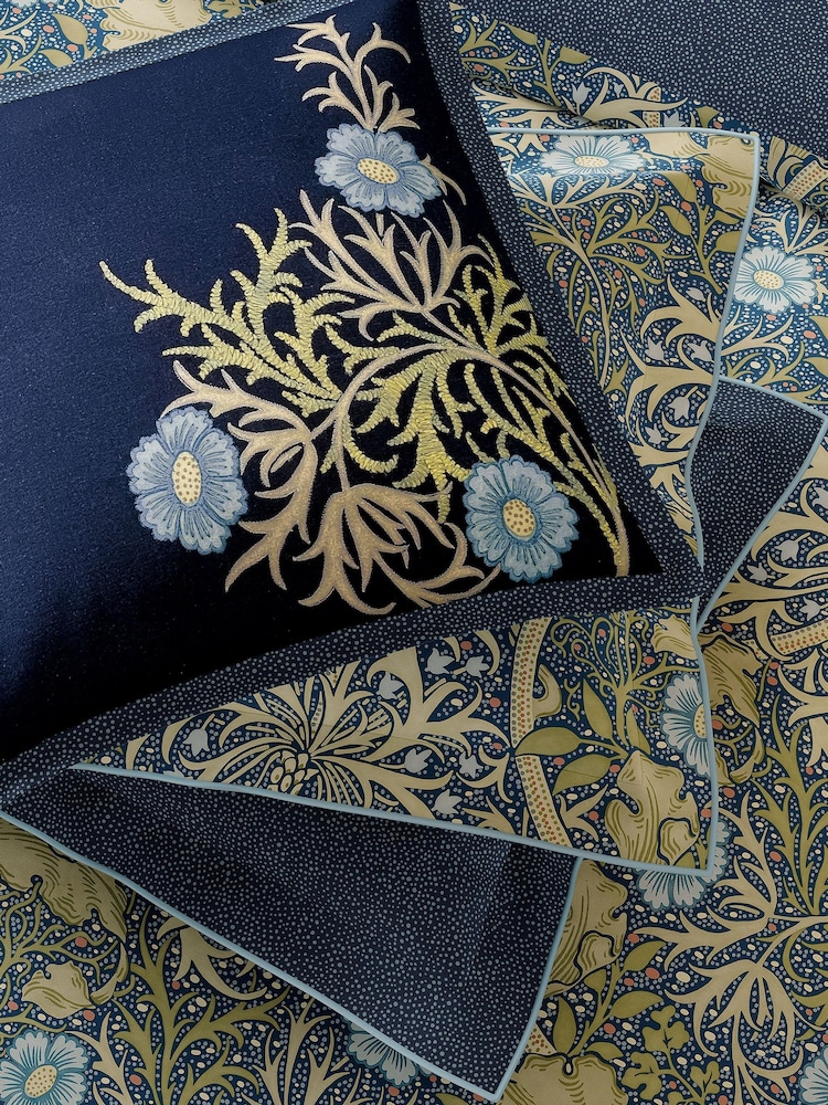 Morris & Co Cobalt Thyme Morris 100% Cotton Seaweed Duvet Cover and Pillowcase Set - Image 4 of 5