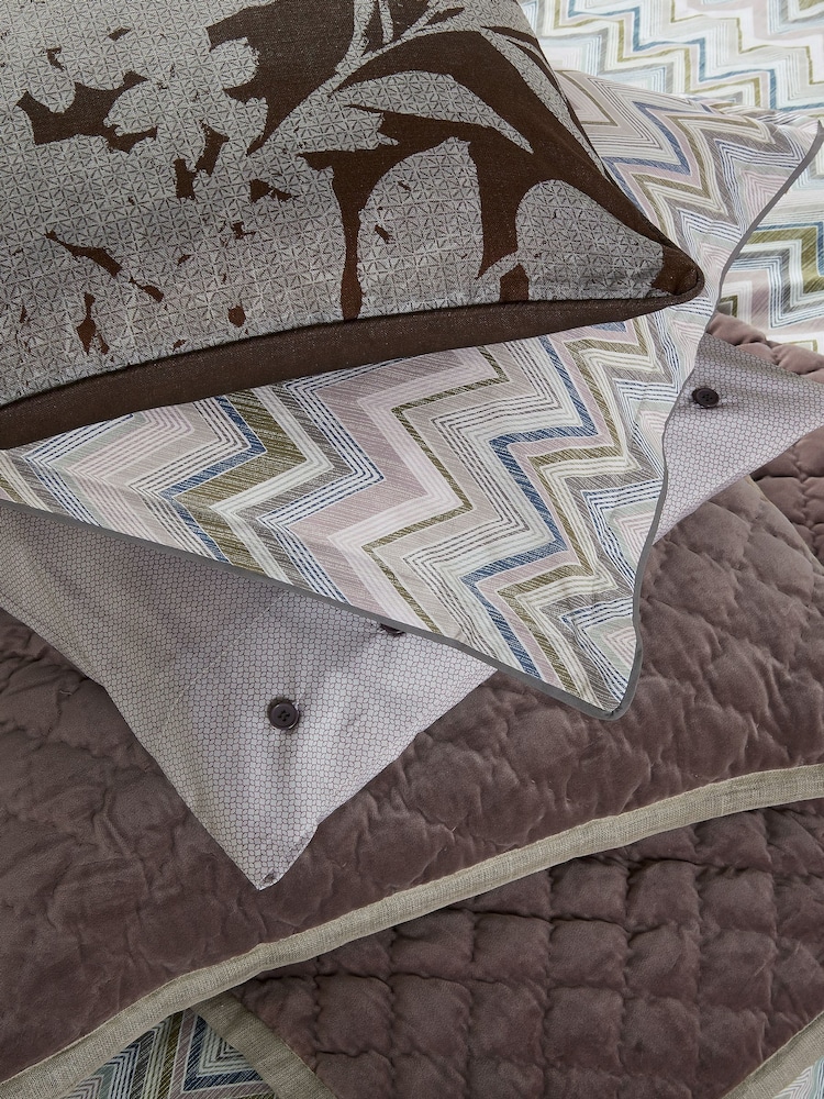 Bedeck of Belfast Pink Claudia Pillowcases Pair - Image 4 of 4