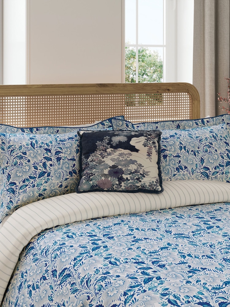 V&A Indigo Ornamental Bloom 100% Cotton Duvet Cover and Pillowcase Set - Image 2 of 4