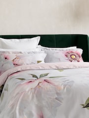 طقم من غطاء لحاف وكيس وسادة مُزيّن بطبعة زهور Peony من Ted Baker - صورة 2 من 5