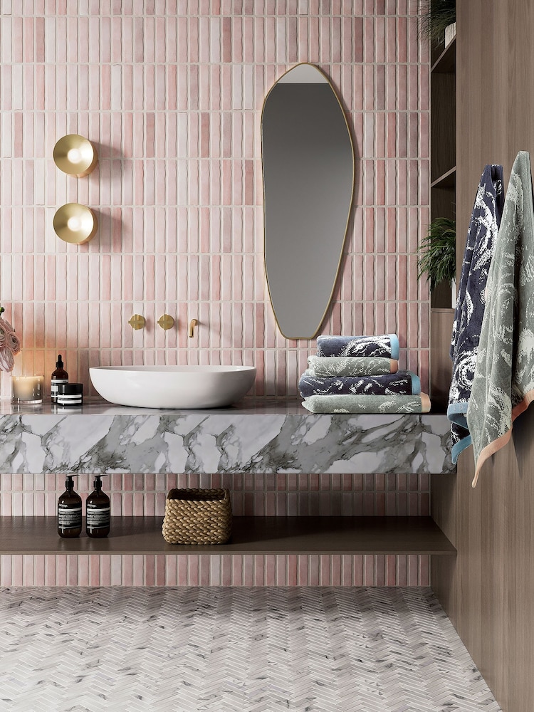 Ted Baker Rose 100% Cotton Towel - صورة 2 من 2 Ted Baker Rose 100% Cotton Towel - صورة 2 من 2
