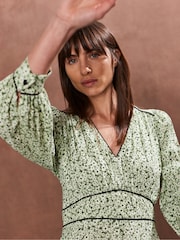 Ro&Zo Green Ditsy Waist Detail Dress - Image 3 of 4