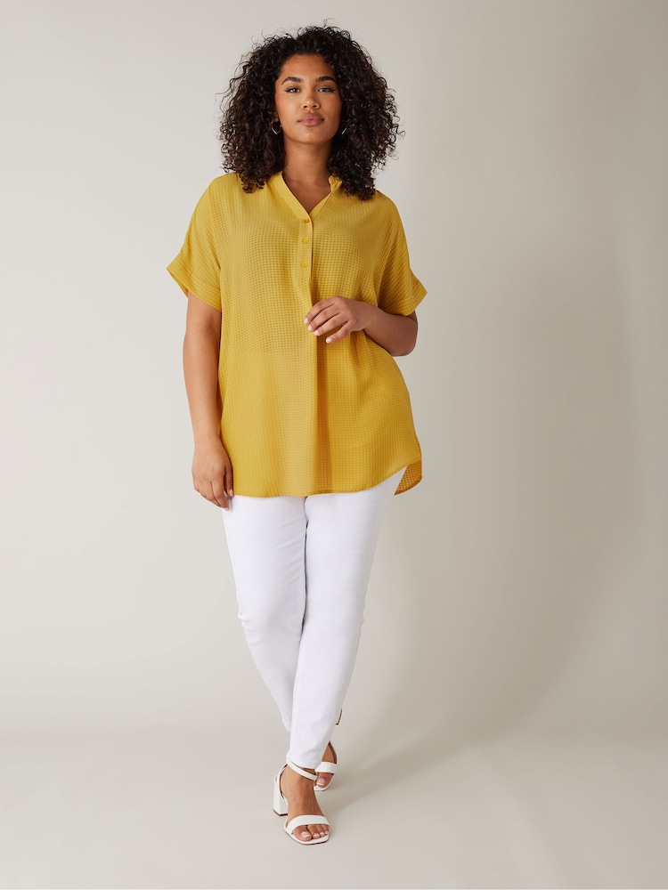 Amarillo - Evans Half Placket Short Sleeve Blouse - Imagen 2 de 5 Amarillo - Evans Half Placket Short Sleeve Blouse - Imagen 2 de 5