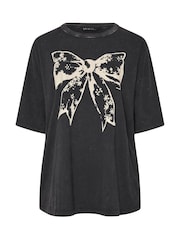 Yours Curve Black Daisy Bow Acid Wash Boxy T-Shirt - Image 5 of 5