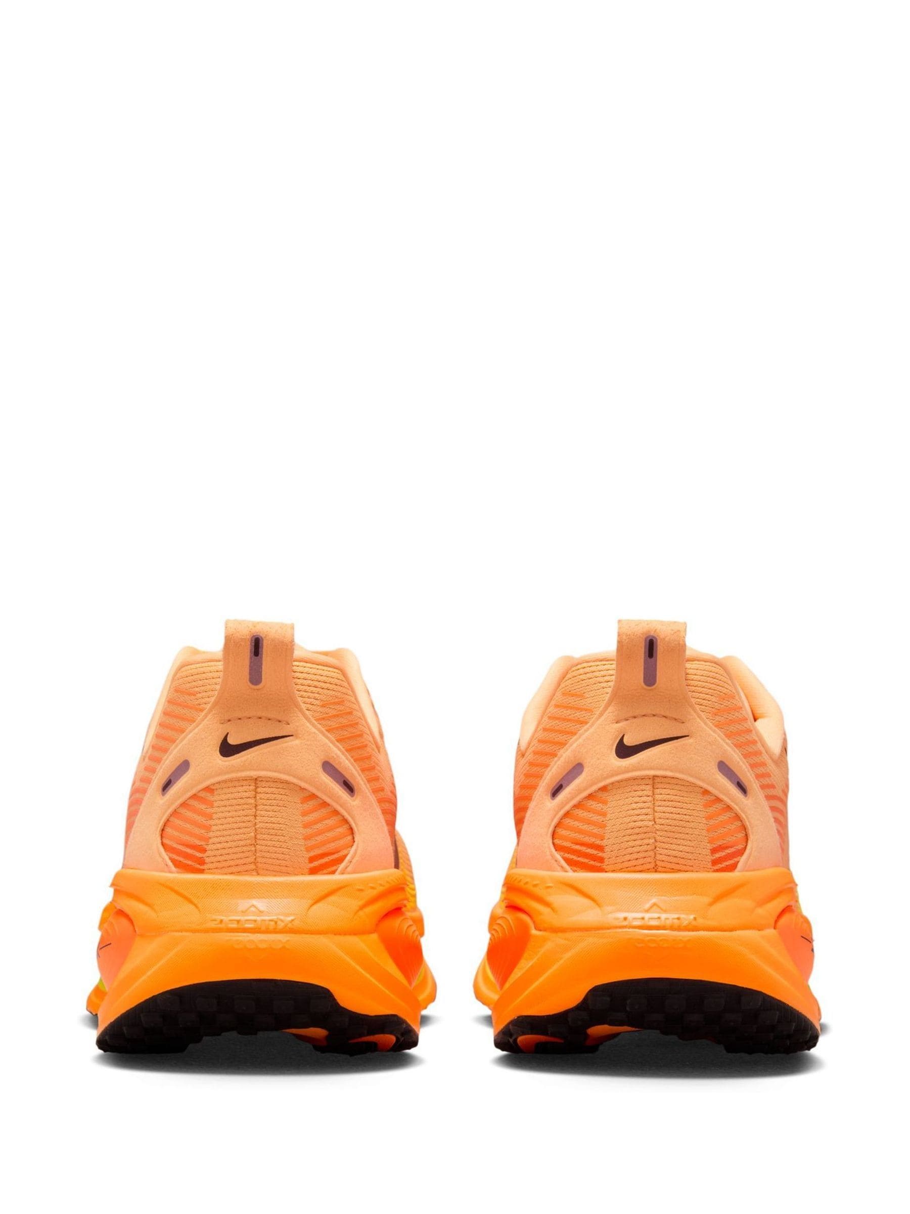 Cumpără Portocaliu - Nike Vomero 18 Pantofi sport de alergare Nike