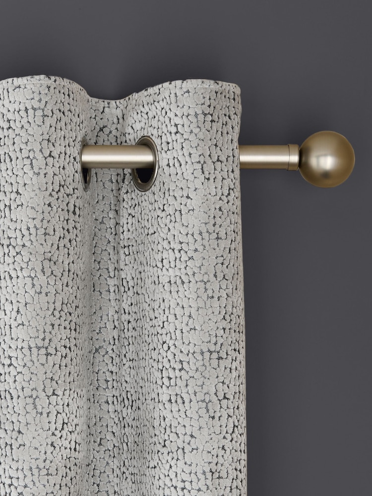 Cortinas de luxo revestidas de veludo com corte pesado e ilhós - Imagem 1 de 5