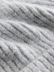 Grey Fluffy Beanie (1-16yrs) - Image 3 of 3