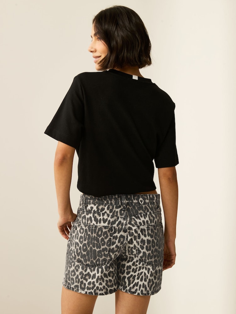 Leopardenmuster - Jeansshorts aus 100 % Baumwolle - Bild 2 von 8 Leopardenmuster - Jeansshorts aus 100 % Baumwolle - Bild 2 von 8