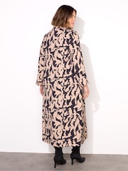 Live Unlimited Dark Black Live Unlimited Curve - Petite Mono Print Notch Sleeve Midaxi Dress - Image 4 of 6