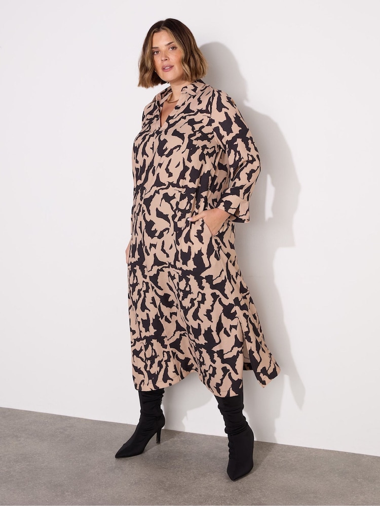 Live Unlimited Black/Grey Live Unlimited Curve - Mono Print Notch Sleeve Midaxi Dress - Image 2 of 6