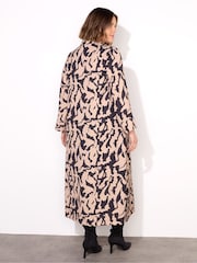 Live Unlimited Black/Grey Live Unlimited Curve - Mono Print Notch Sleeve Midaxi Dress - Image 4 of 6