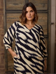 Live Unlimited Animal Blurred Animal Print Dress With Pockets - Image 2 of 6