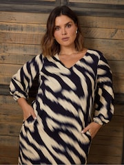 Live Unlimited Animal Blurred Animal Print Dress With Pockets - Image 3 of 6