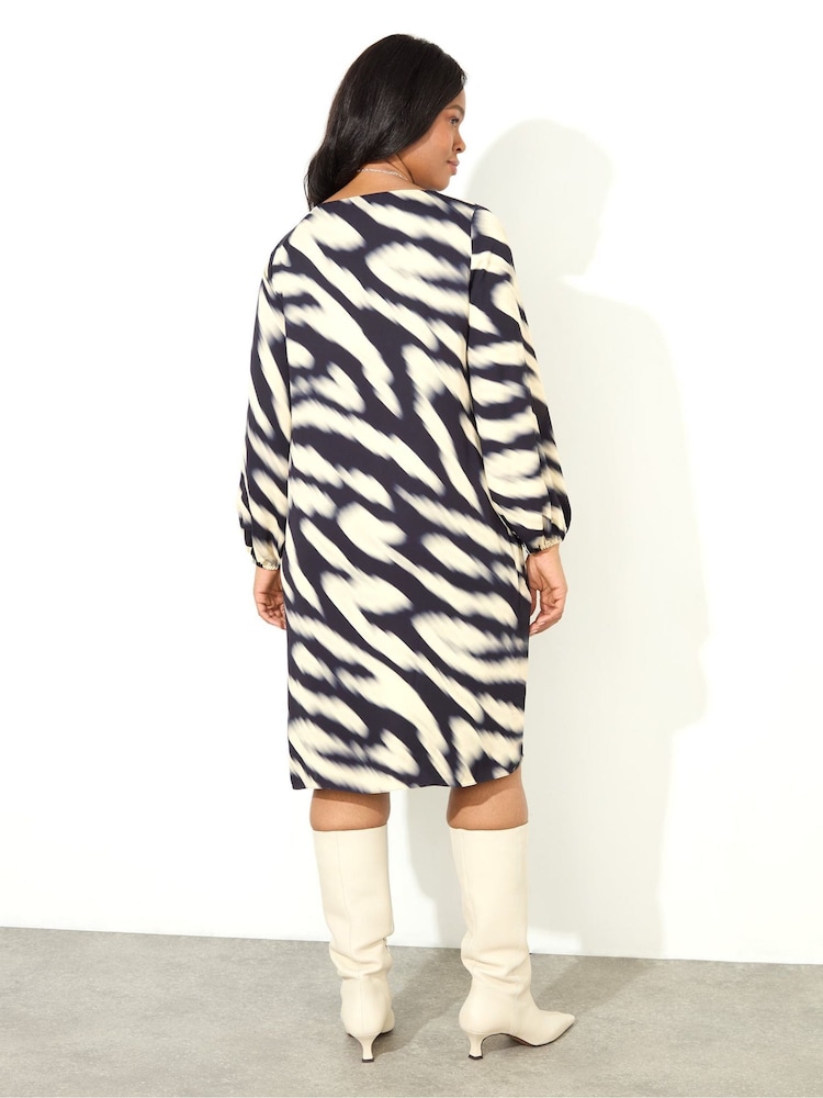 Live Unlimited Animal Blurred Animal Print Dress With Pockets - Image 6 of 6