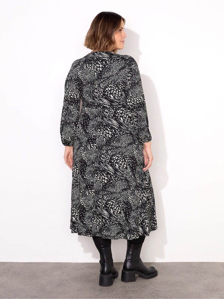 Live Unlimited Black Abstract Pleated Wrap With Blouson Sleeves Dress - Image 3 of 3