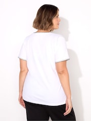 Blanco - Live Unlimited Blanket Stitch Cotton V-Neck T-Shirt - Imagen 2 de 5
