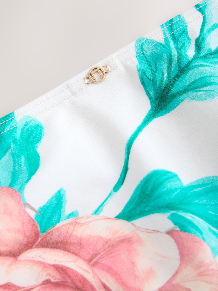 Weißer Floraldruck mit Hochglanz - Bikinihose - Bild 2 von 3 Weißer Floraldruck mit Hochglanz - Bikinihose - Bild 2 von 3