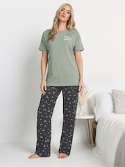 طقم من بيجامة بقصة رِجل واسعة مزيّن بعبارة Love Grows Here من Long Tall Sally - صورة 1 من 5