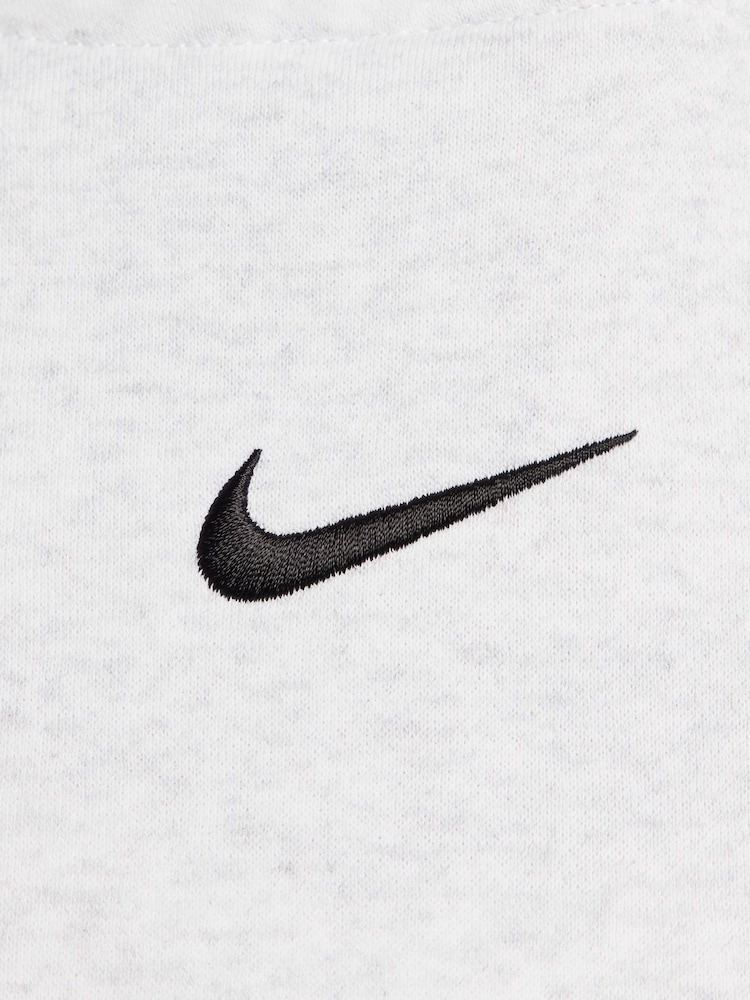 Birch Grey - Sudadera deportiva oversize de polar con capucha y minilogo Phoenix de Nike - Imagen 10 de 10