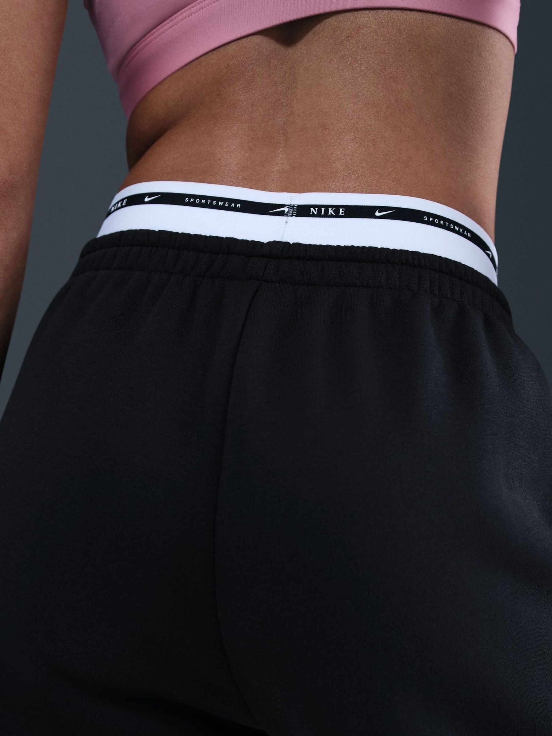 Cumpără Negru - Pantaloni sport Nike Phoenix supradimensionați din