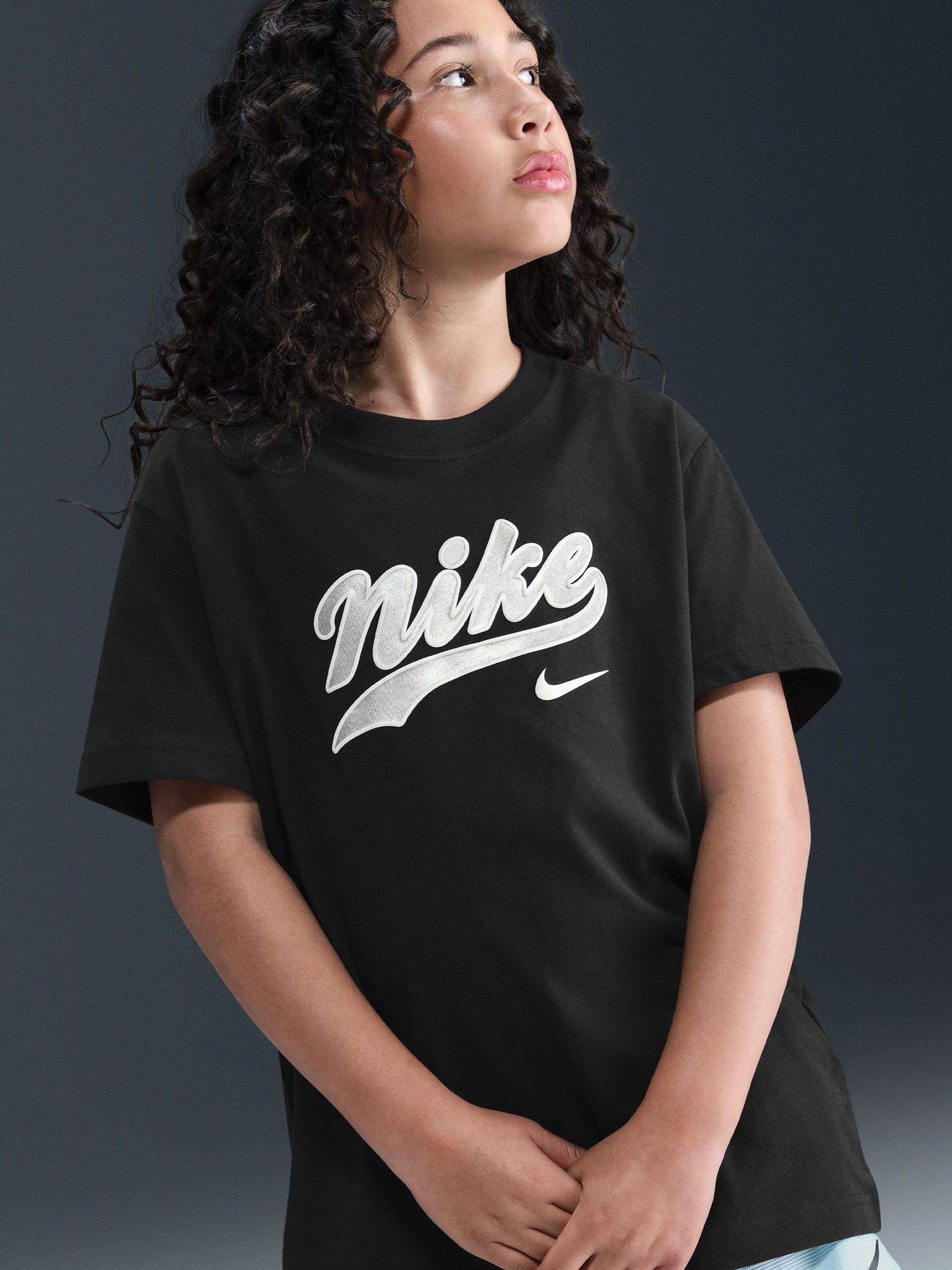 nike t shirt boyfriend