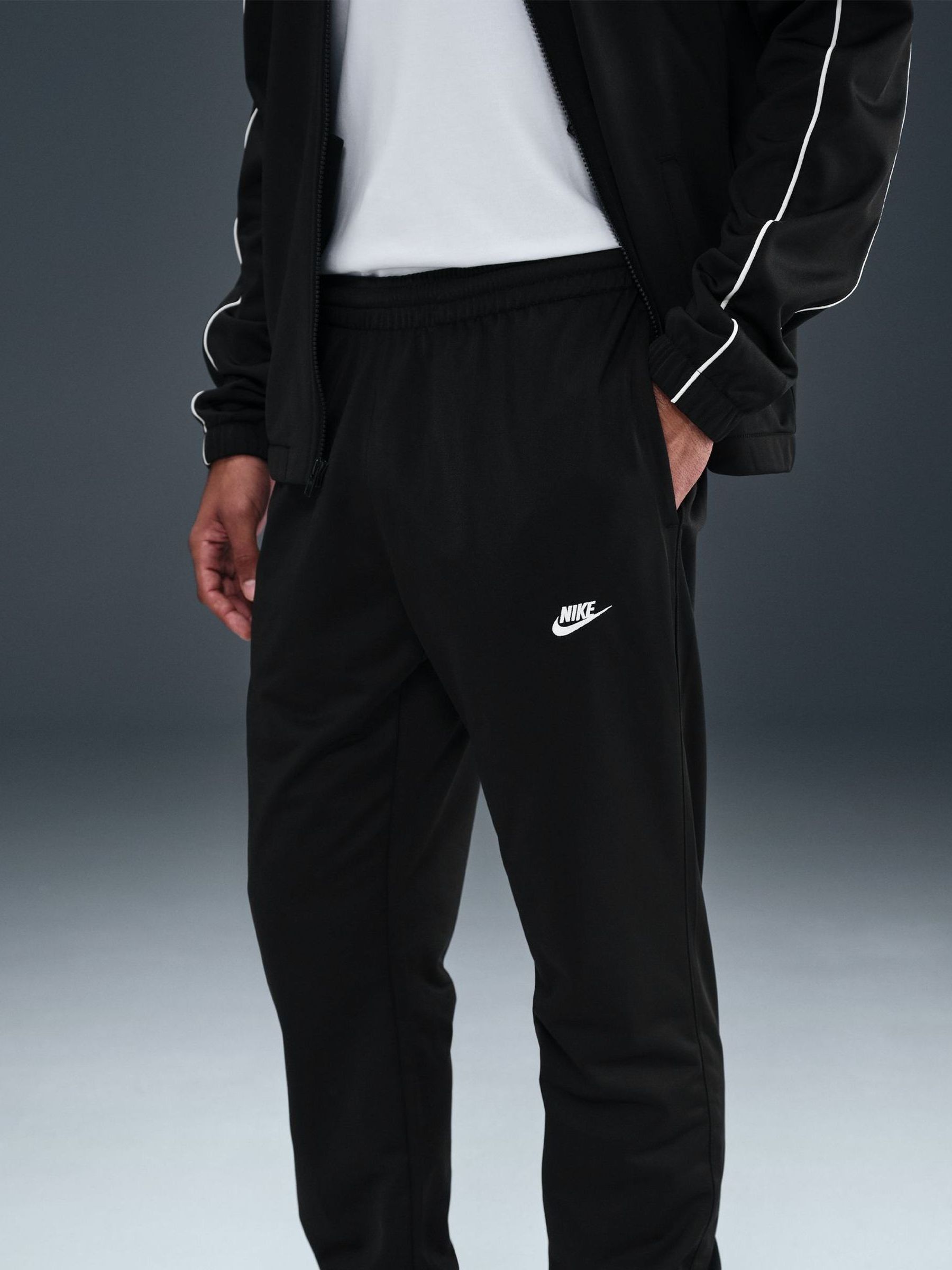 Comprar Preto - Conjunto de treino Nike from Next Brazil