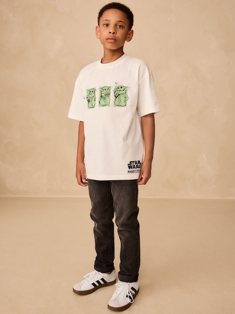 White Mandalorian Short Sleeve T-Shirt (3-16yrs) - Image 2 of 8 White Mandalorian Short Sleeve T-Shirt (3-16yrs) - Image 2 of 8