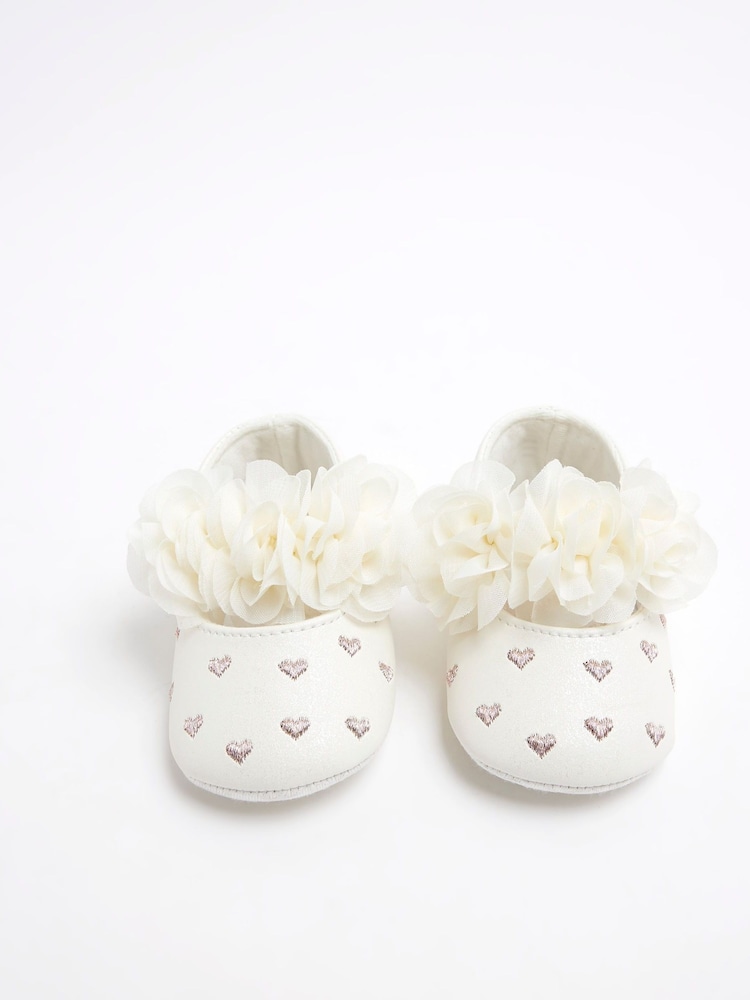 River Island Cream Baby Girls Ruched Ballet Pumps - Image 2 of 5