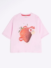 Camiseta de algodón 100 % con diseño de fresas para niña de River Island - Imagen 1 de 4