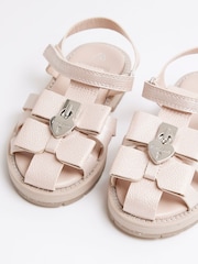 وردي - صندل بأحزمة مزيّن بفيونكة للبنات من River Island - Image 4 of 5
