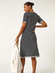 Vestido de malha com estampa de listras romanas - Imagem 3 de 5