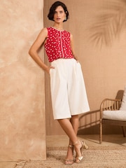 Love & Roses Red Sleeveless Scallop Detail Shell Top - Image 3 of 4