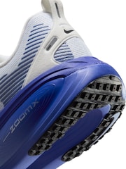 Nike Blue/White Vomero 18 Running Trainers - Image 10 of 11