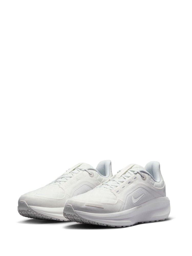 Nike White Winflo 11 GORE-TEX Road Running Trainers - Image 2 of 12