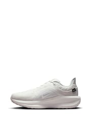 Nike White Winflo 11 GORE-TEX Road Running Trainers - Image 5 of 12