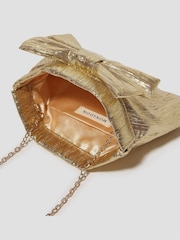 Dorado - Bolso con lazo con diseño plisado de efecto metálico Mila de Monsoon - Imagen 3 de 4