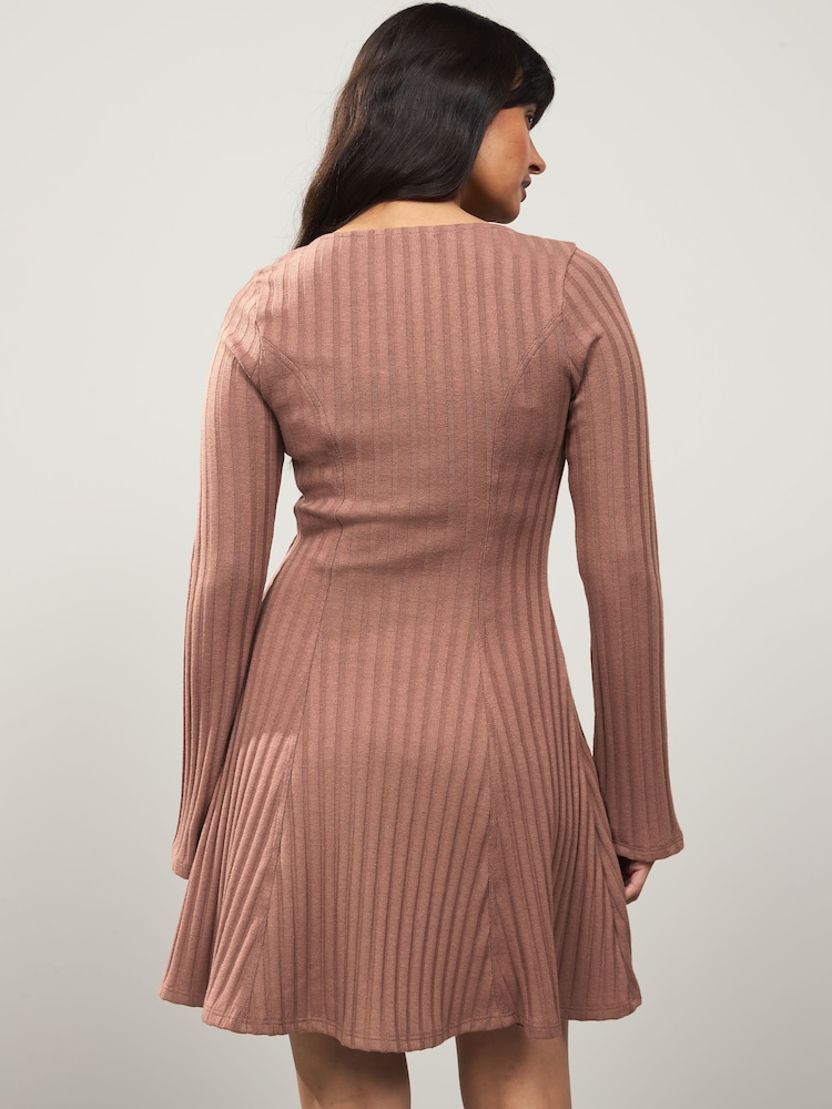 Chocolate marrom - Mini Ribbed Long Sleeve Scoop Neck Dress - Imagem 2 de 6