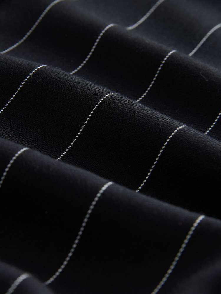 Black & White Pinstripe - Long Sleeve Tie Waist Shirt Dress - Imagem 2 de 3