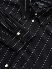 Black & White Pinstripe - Long Sleeve Tie Waist Shirt Dress - Imagem 3 de 3