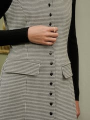 Cuadros monocromáticos - Sleeveless Button Down Pinny Dress - Imagen 4 de 7