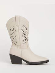Natural - Botas vaqueras de media caña con diseño hecho con láser de Simply Be - Imagen 5 de 5