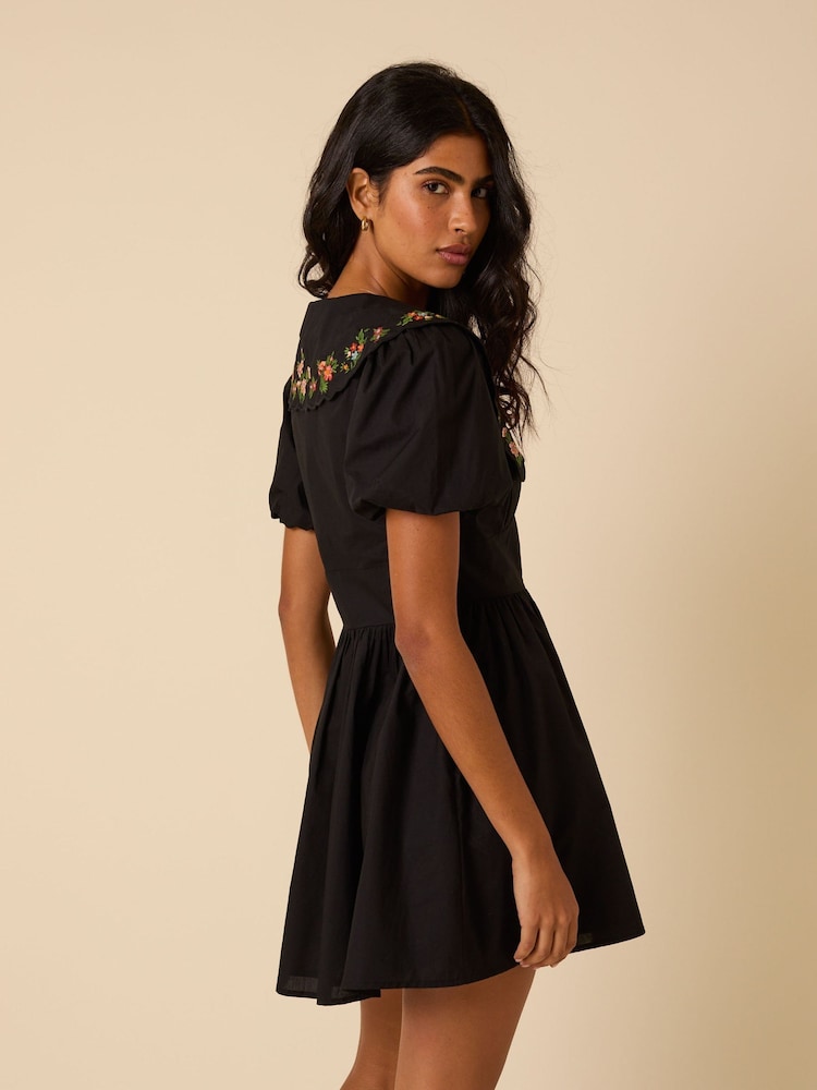 Vestido mini Betty bordado Nobodys Child - Imagem 2 de 6