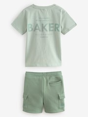 Grün - Baker by Ted Baker Graphic T-Shirt and Cargo Shorts Set - Bild 10 von 13