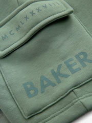 Grün - Baker by Ted Baker Graphic T-Shirt and Cargo Shorts Set - Bild 13 von 13