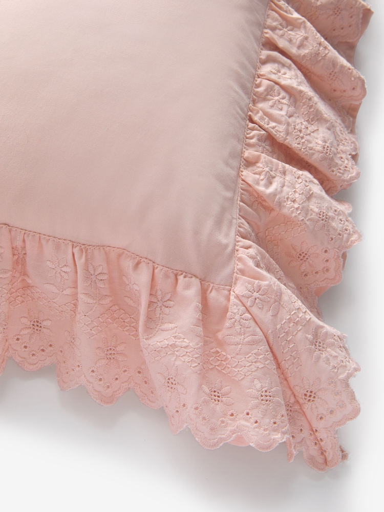 Shabby Chic by Rachel Ashwell® Broderie Ruffle Cushion - Bild 6 von 6