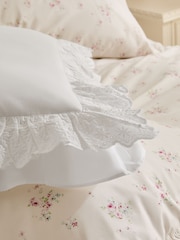 Shabby Chic by Rachel Ashwell® Broderie Ruffle Cushion - Bild 3 von 6